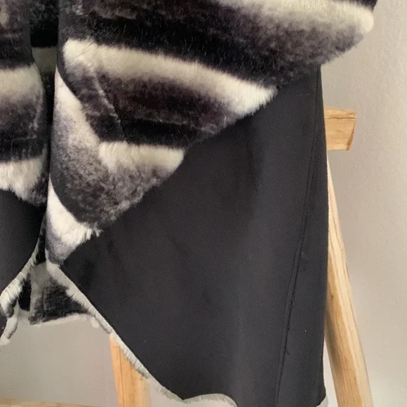 Sam Edelman Clara Faux Chinchilla Fur and Suede Vest - Picture 9 of 12